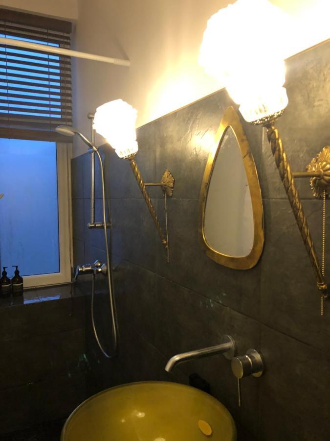 Bohemian Apartment In The Heart Of Old Ventspils City المظهر الخارجي الصورة